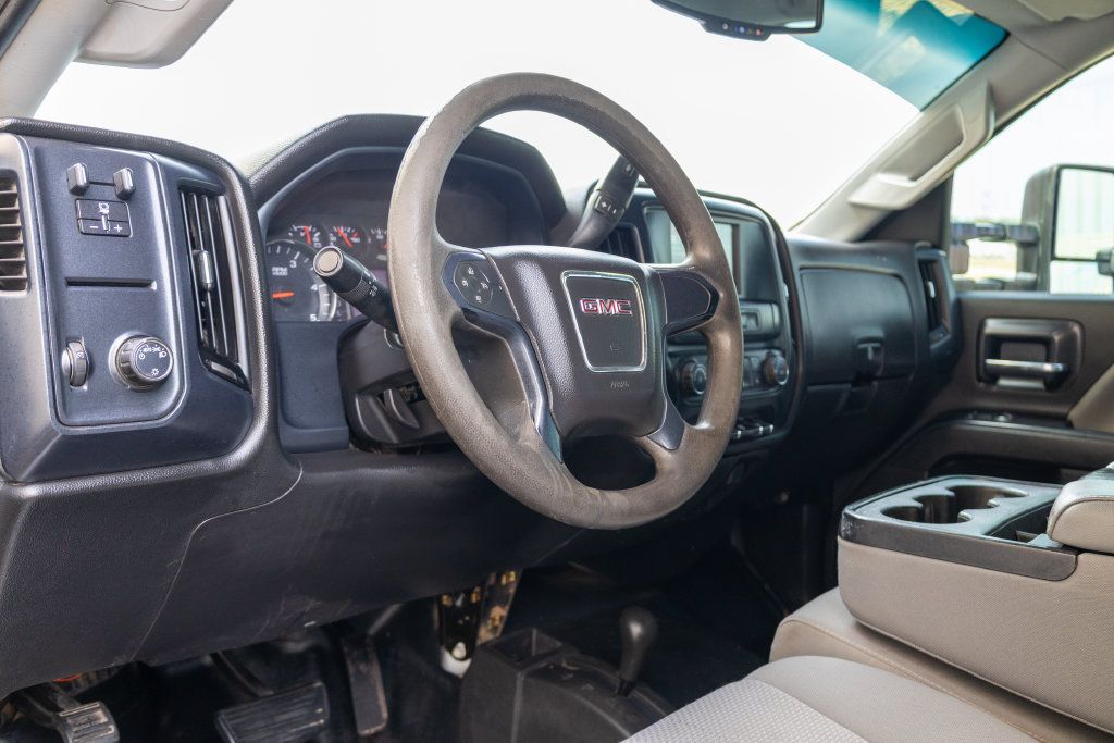 Used 2018 GMC Sierra 3500 4x4 Crew Cab w/ Sierra Convenience Package image 9