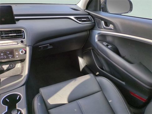 Certified 2025 Genesis G70 2.5T image 15