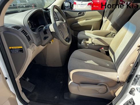 Used 2012 Kia Sedona LX image 10