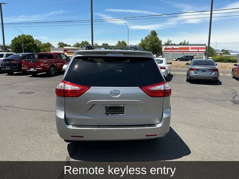 Used 2016 Toyota Sienna XLE w/ XLE Navigation Package FWD image 9