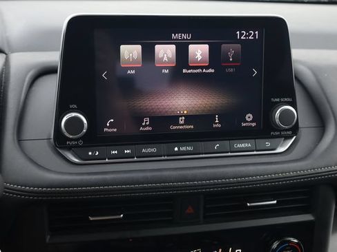 Used 2025 Nissan Rogue SV FWD image 19