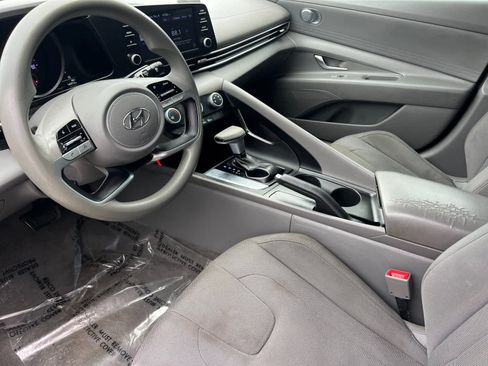 Used 2021 Hyundai Elantra SE image 12