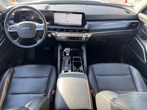 Certified 2024 Kia Telluride LX image 12