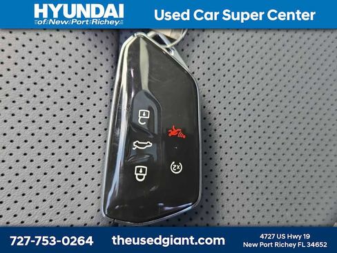 Used 2025 Volkswagen Tiguan SE w/ Panoramic Sunroof Package image 34