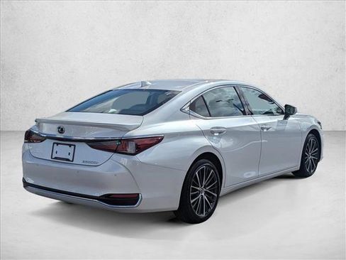 Used 2025 Lexus ES 300h w/ Premium Package image 5