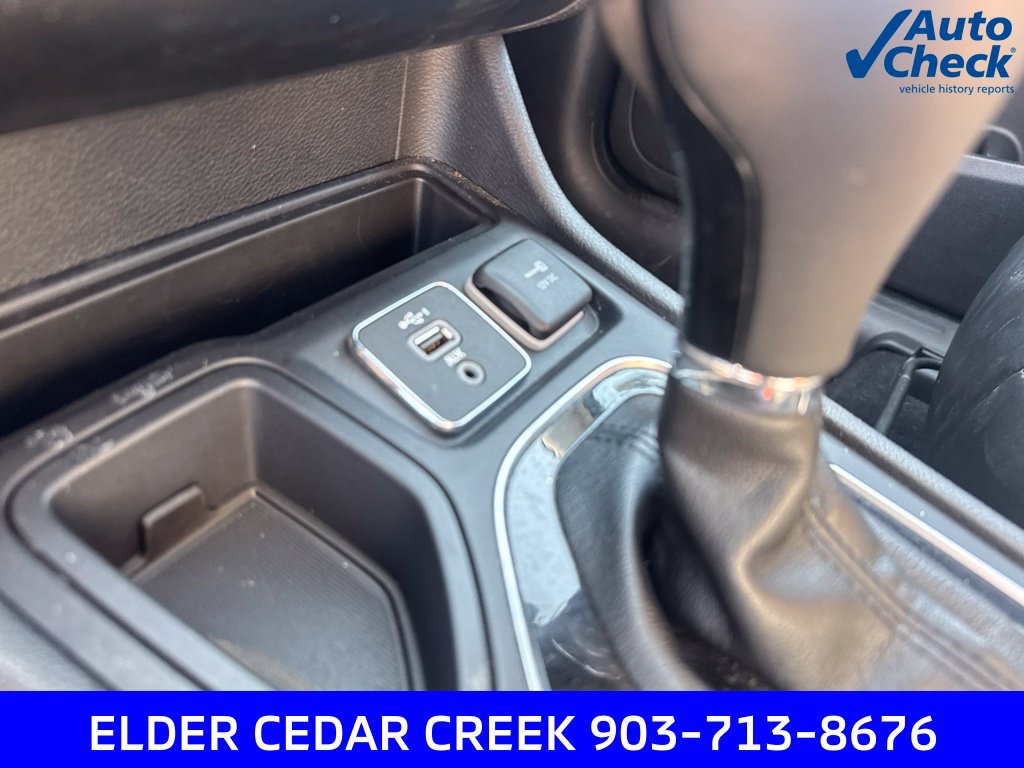Used 2021 Jeep Cherokee Latitude Plus FWD image 22