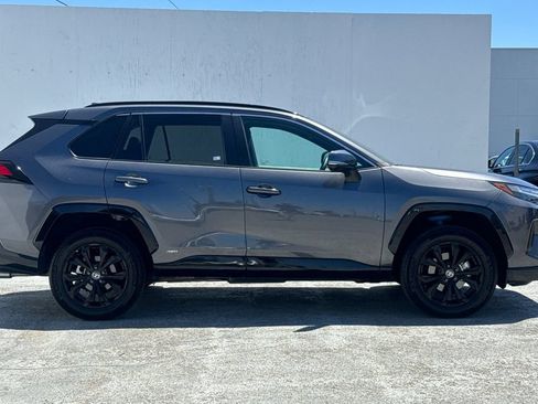 Used 2022 Toyota RAV4 SE w/ Convenience Package AWD/4WD image 2