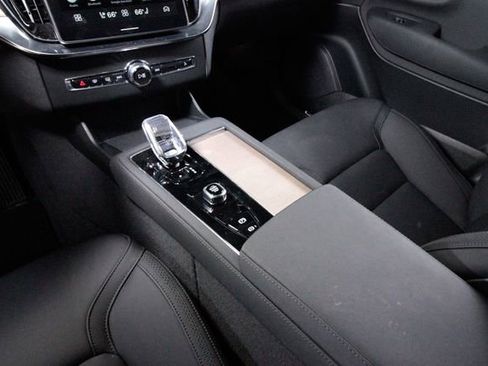 Certified 2025 Volvo XC90 B6 Plus image 10