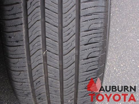 Used 2016 Toyota Camry SE image 5