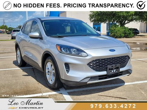 Used 2020 Ford Escape SE FWD image 2