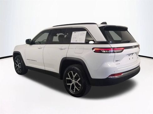 Used 2025 Jeep Grand Cherokee Limited AWD/4WD image 7