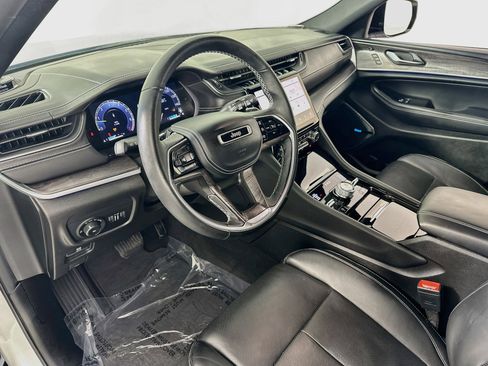 Used 2022 Jeep Grand Cherokee Overland AWD/4WD image 9
