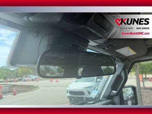 Used 2025 Jeep Wrangler Unlimited Sahara AWD/4WD image 12