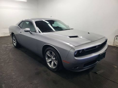 Used 2017 Dodge Challenger SXT image 3