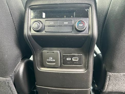 Used 2023 GMC Acadia SLE w/ Driver Convenience Package FWD image 22