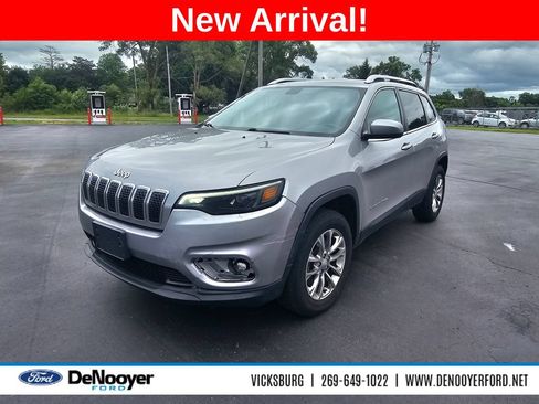 Used 2019 Jeep Cherokee Latitude Plus AWD/4WD image 1