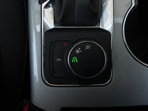 Used 2025 Chevrolet Blazer LT FWD image 24