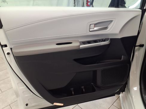 New 2026 Toyota Sienna XLE image 26