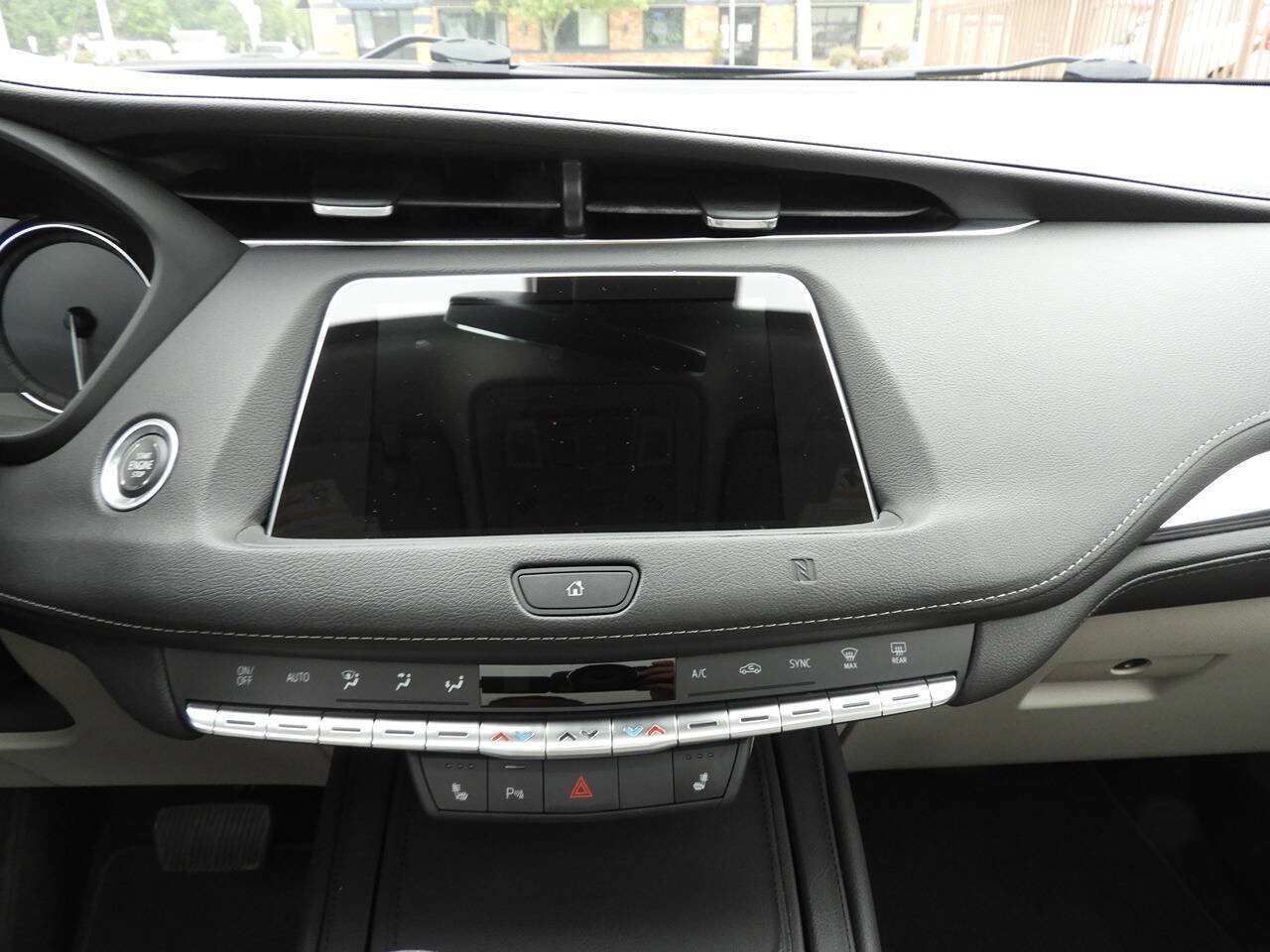 Used 2020 Cadillac XT4 Luxury w/ Cold Weather Package AWD/4WD image 44