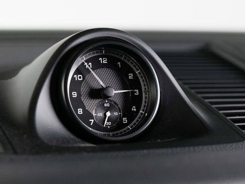 Certified 2025 Porsche Macan image 24