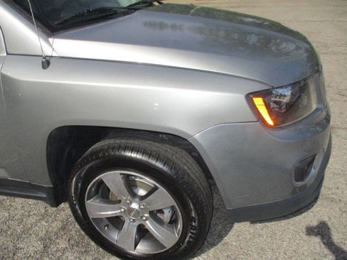 Used 2017 Jeep Compass High Altitude FWD image 21