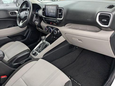 Certified 2023 Hyundai Venue SEL image 32