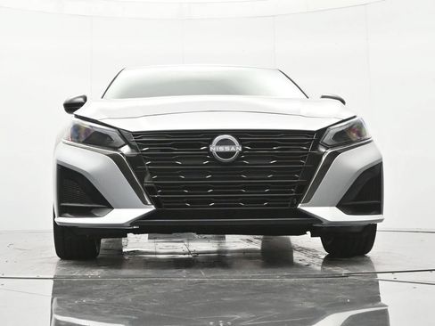 Used 2024 Nissan Altima 2.5 SR FWD image 37