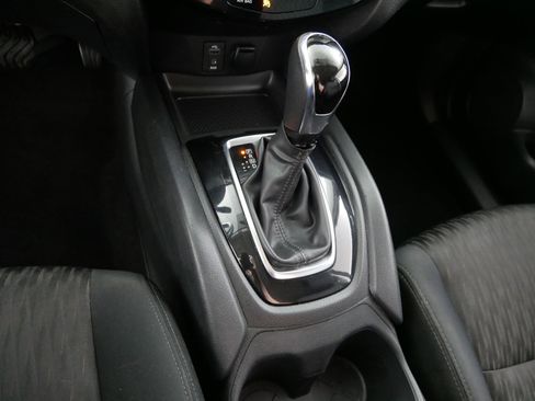 Used 2017 Nissan Rogue SV w/ Midnight Edition Package image 24