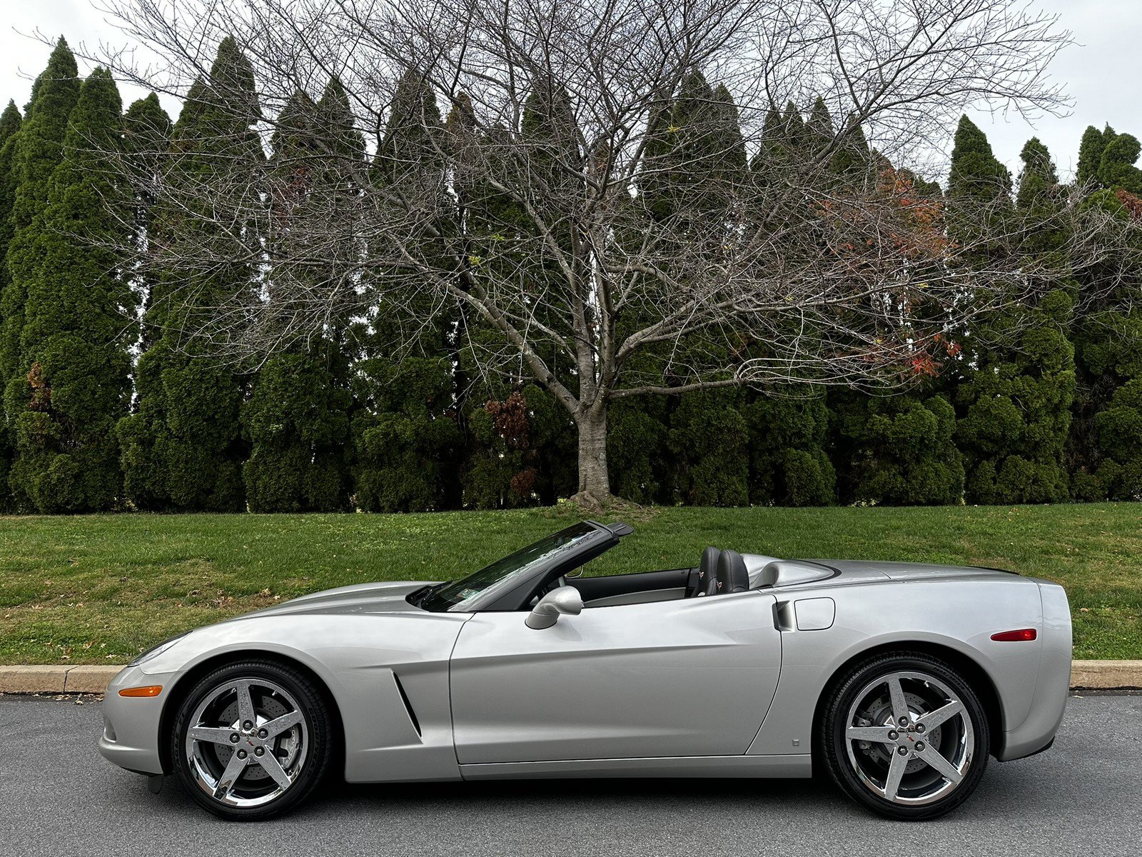 Used 2007 Chevrolet Corvette Convertible w/ Preferred Equipment Group RWD image 30