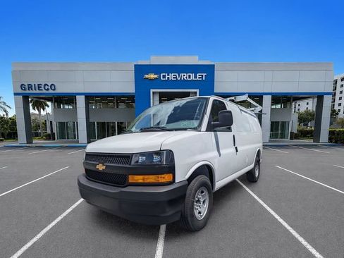 Used 2025 Chevrolet Express 2500 w/ Driver Convenience Package RWD image 4