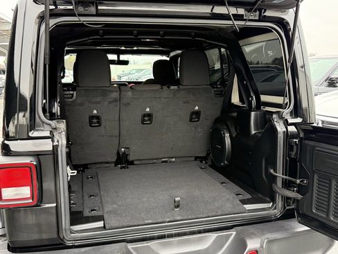 Used 2022 Jeep Wrangler Unlimited Rubicon image 18