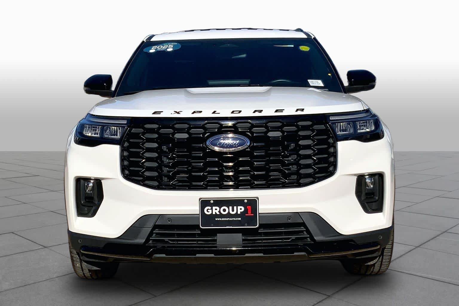 Used 2025 Ford Explorer ST-Line w/ Premium Package RWD image 4