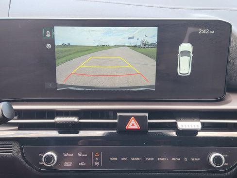 Used 2026 Kia Sportage EX FWD image 21
