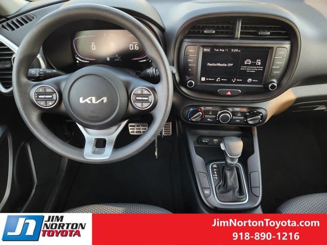 Used 2023 Kia Soul LX FWD image 26