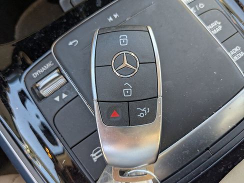 Certified 2021 Mercedes-Benz GLB 250 4MATIC w/ Premium Package image 26