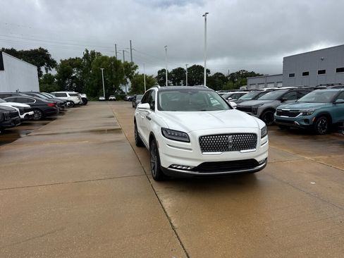 Used 2022 Lincoln Nautilus Reserve w/ Equipment Group 202A AWD/4WD image 8