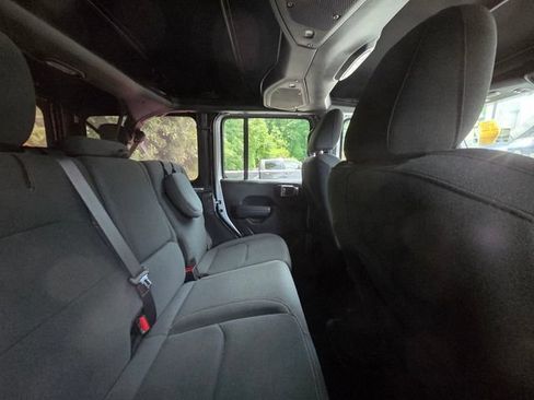 Used 2024 Jeep Wrangler Unlimited w/ Convenience Group AWD/4WD image 9