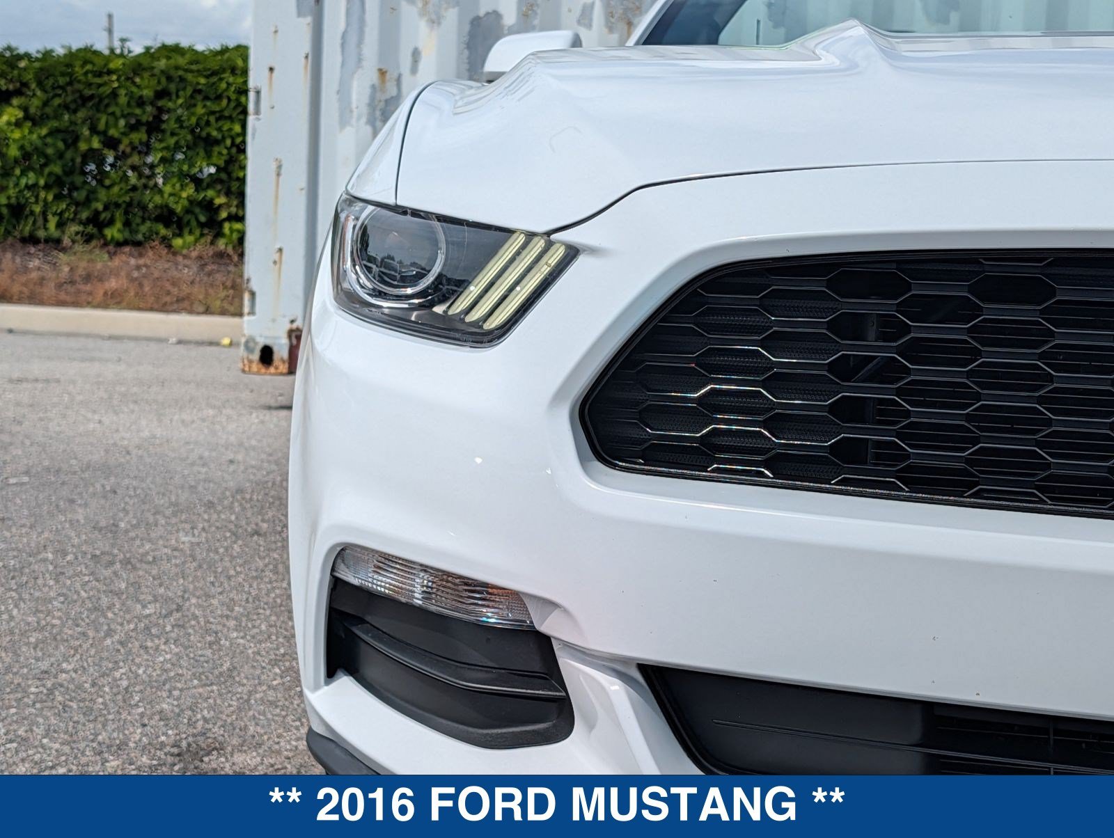 Used 2016 Ford Mustang Convertible RWD image 10