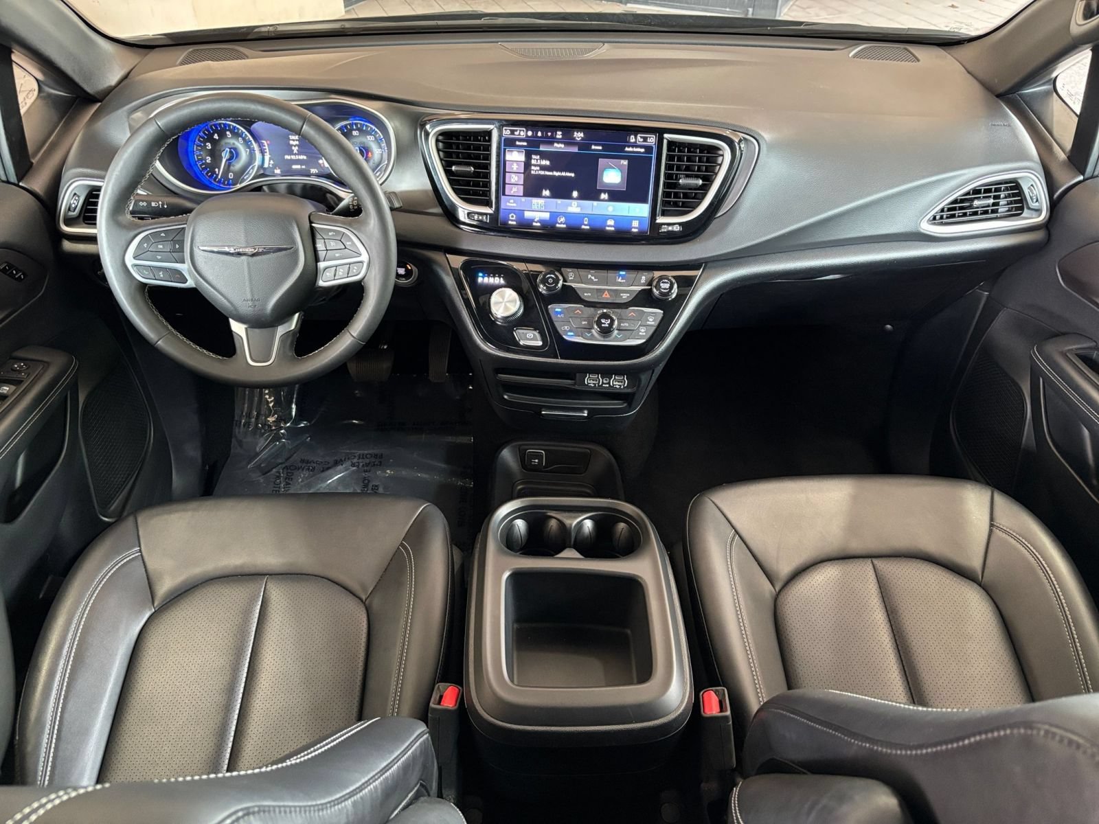 Used 2025 Chrysler Pacifica Select FWD image 34