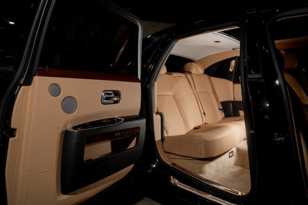 Used 2010 Rolls-Royce Ghost RWD image 25