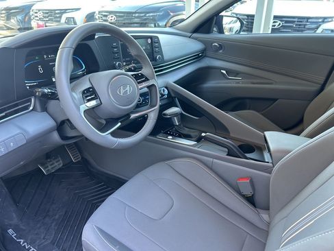 Used 2025 Hyundai Elantra Sport image 21