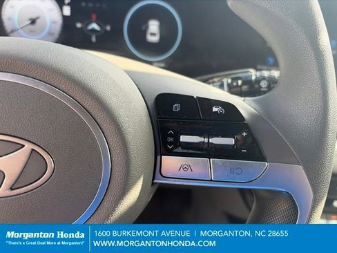 Used 2024 Hyundai Elantra SEL FWD image 16