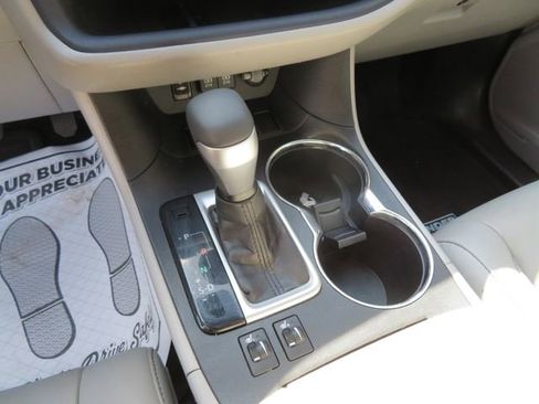 Used 2019 Toyota Highlander XLE image 25