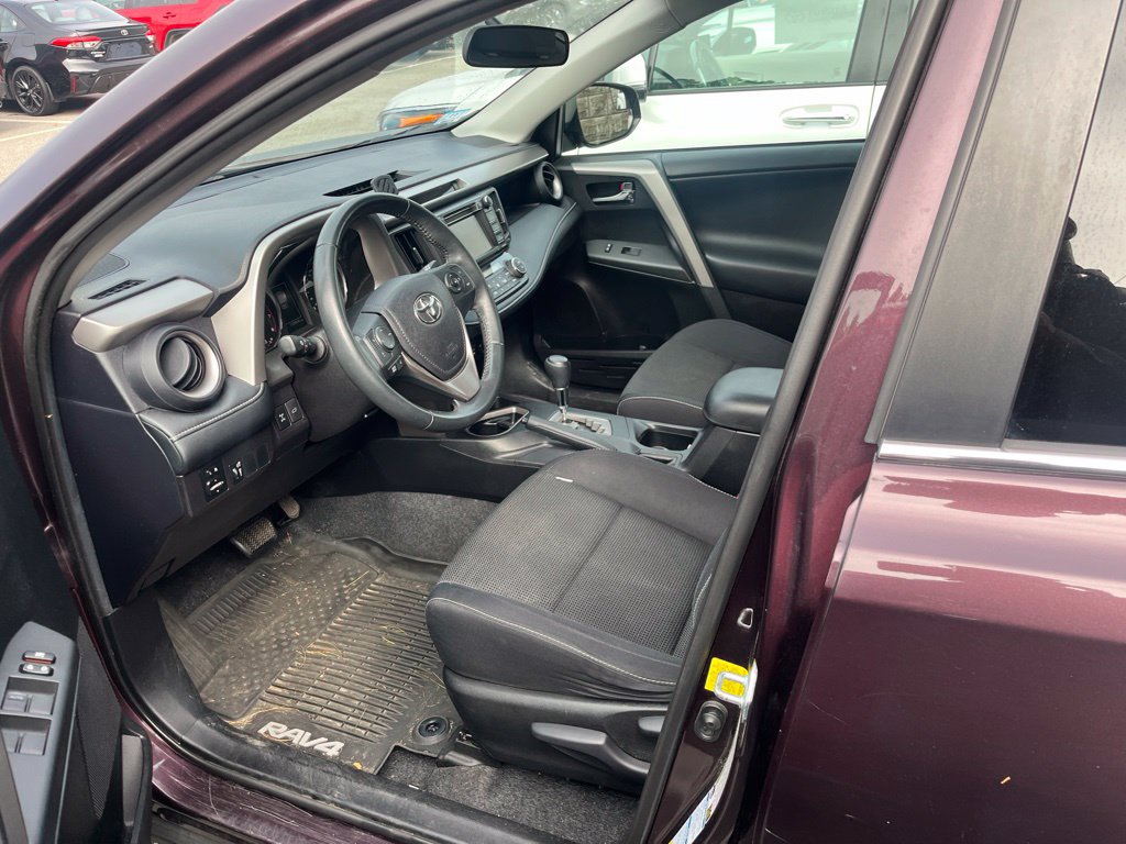 Used 2016 Toyota RAV4 XLE AWD/4WD image 4