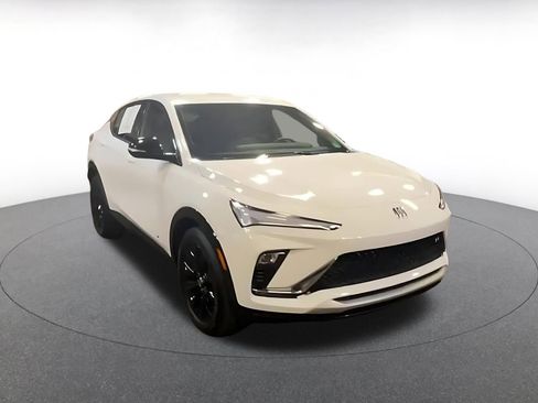 Used 2025 Buick Envista Sport Touring image 3