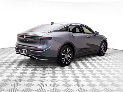 Used 2024 Toyota Crown XLE image 5