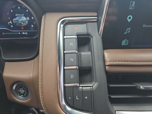 Used 2023 Chevrolet Tahoe High Country w/ Advanced Technology Package AWD/4WD image 21