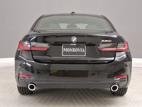 Used 2023 BMW 330i Sedan w/ Premium Package RWD image 10