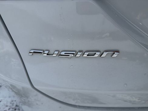 Used 2016 Ford Fusion SE image 11