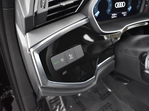 Used 2025 Audi Q3 2.0T Premium Plus w/ Premium Plus Package AWD/4WD image 7
